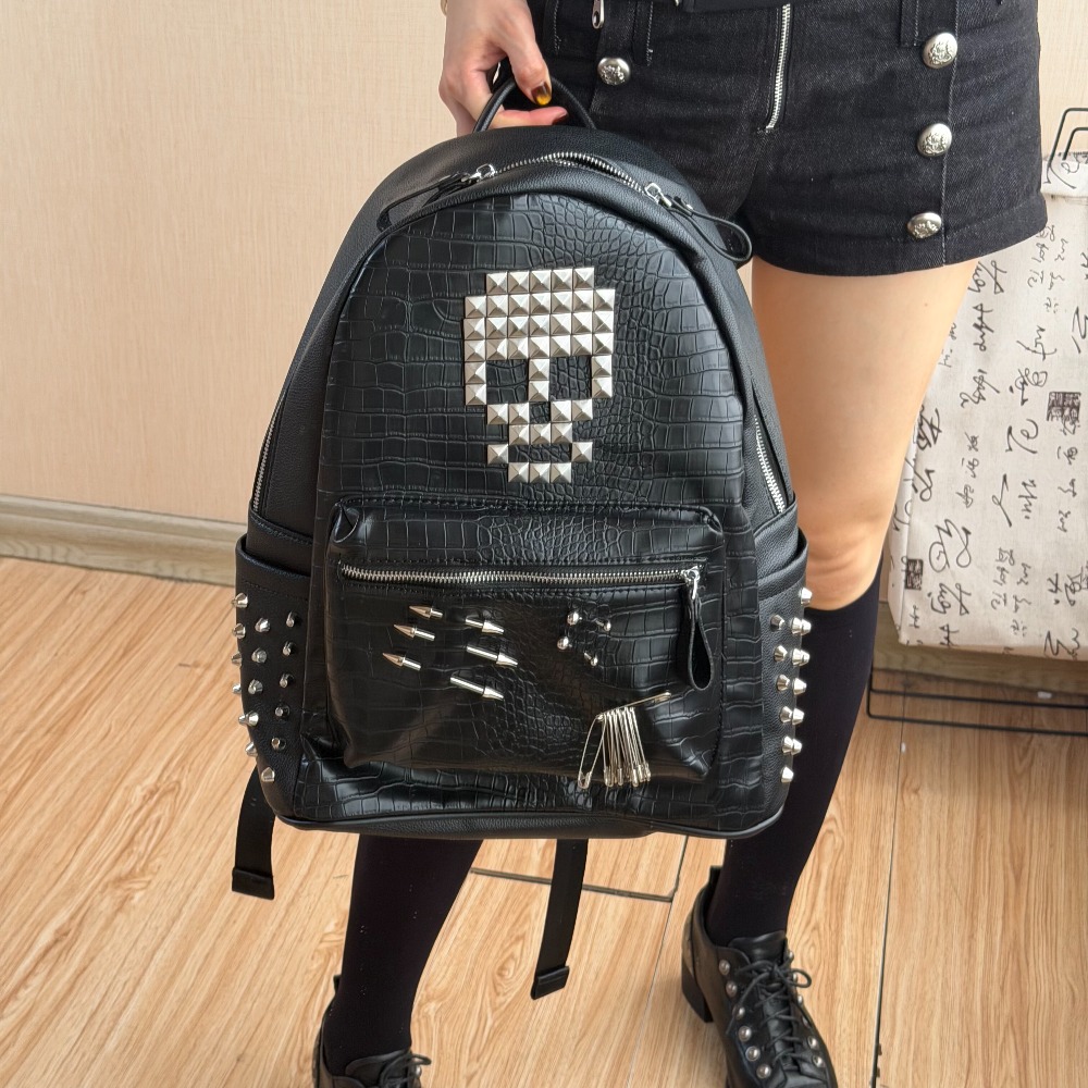 Men'S Fashion Jewelry - Original Black Crocodile Pattern Skull Rivet